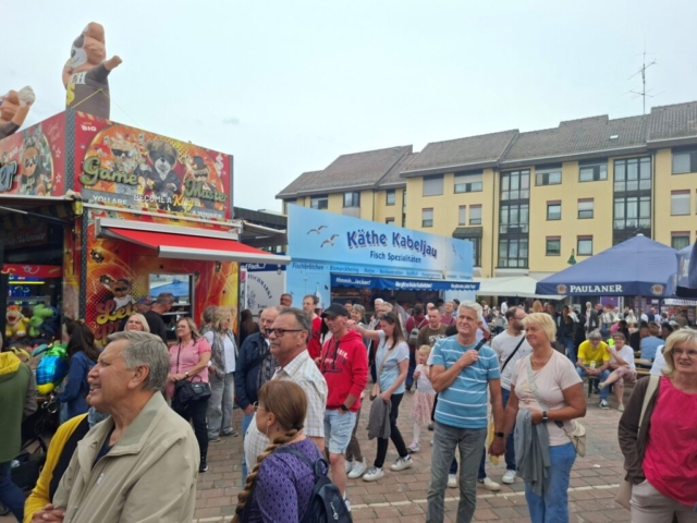 2026-05-10_VOS HS-Fischmarkt-Personen